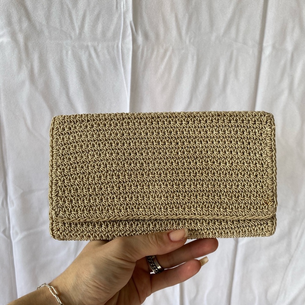 Knitted wallet